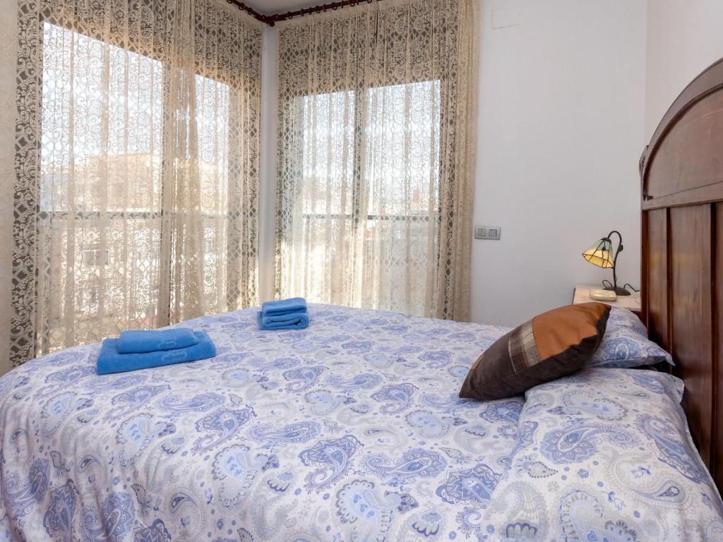 מיטה או מיטות בחדר ב-Apartment Poblenou by Interhome