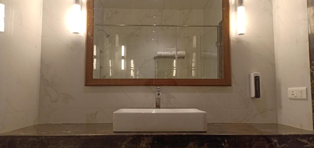Koupelna v ubytování Cosmique Clarks Inn Suites Goa