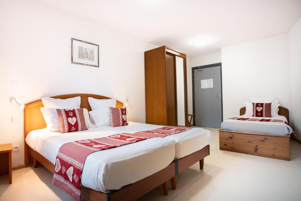 Brit Hotel Le Relais d'Issenheim - Habitación Triple