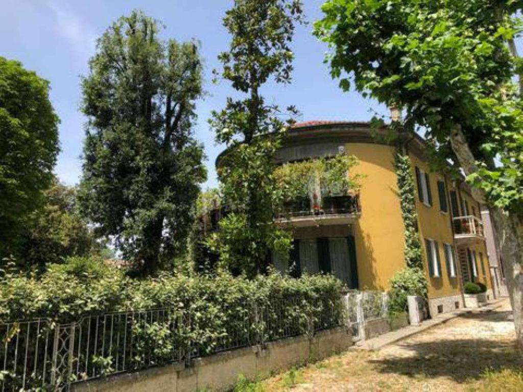 a yellow house with a fence in front of it at Villa Mase in Ravenna