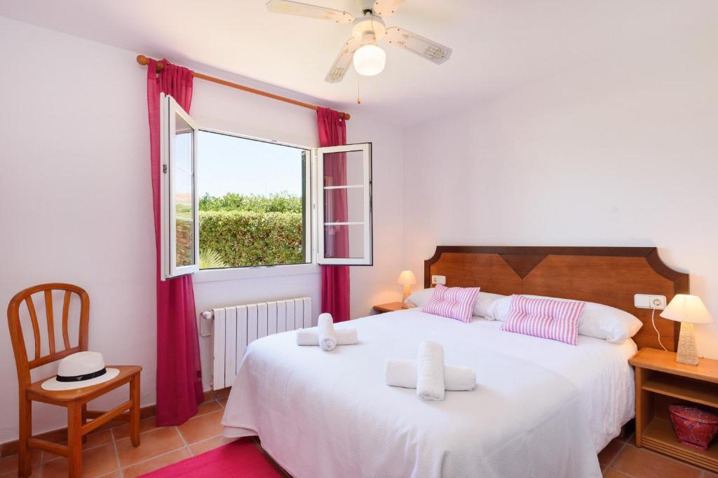 Postel nebo postele na pokoji v ubytování Villa Bellviure by Mauter Villas