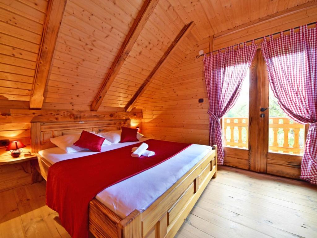 Postel nebo postele na pokoji v ubytování Chalet Lana by Interhome