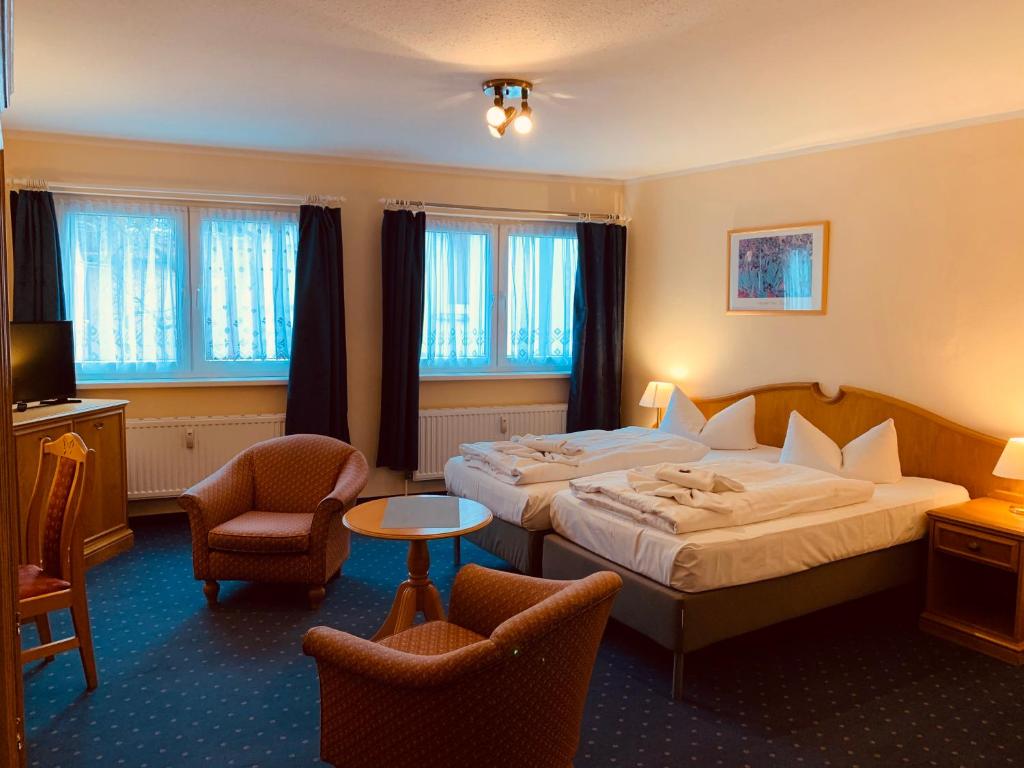 Postel nebo postele na pokoji v ubytování Hotel Zum Strand