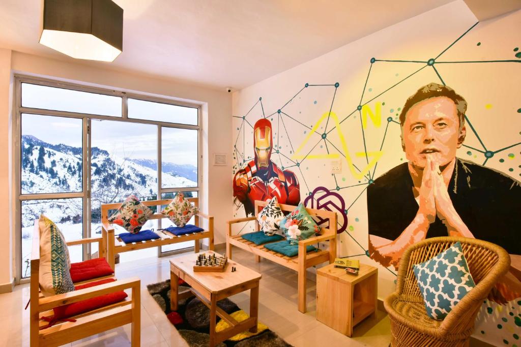 Nespecifikovaný výhled na hory nebo výhled na hory při pohledu z hostelu