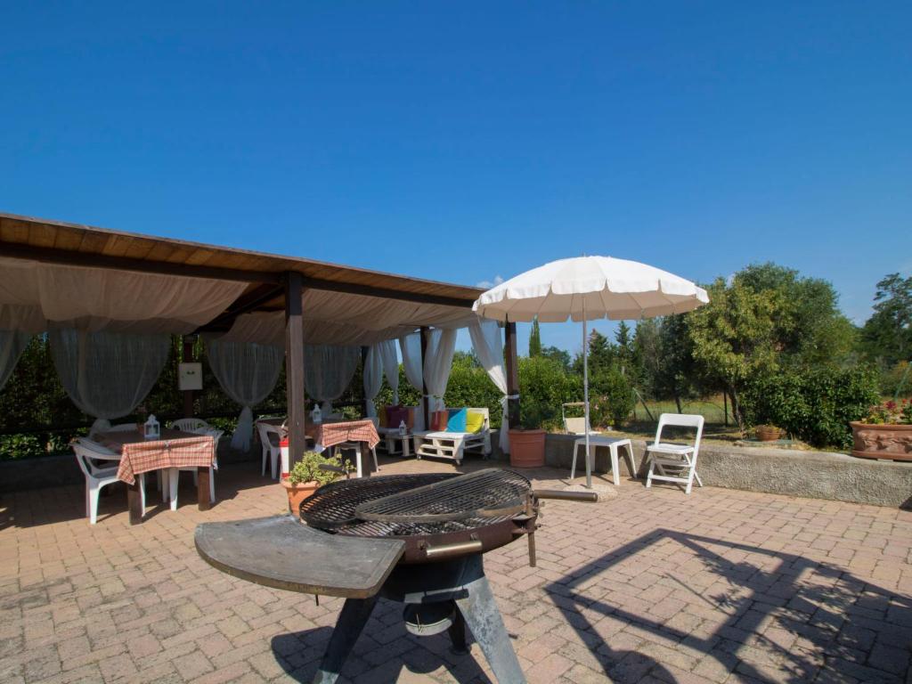 Patio lub wspólna przestrzeń na świeżym powietrzu w obiekcie Apartment Il Secondo-2 by Interhome