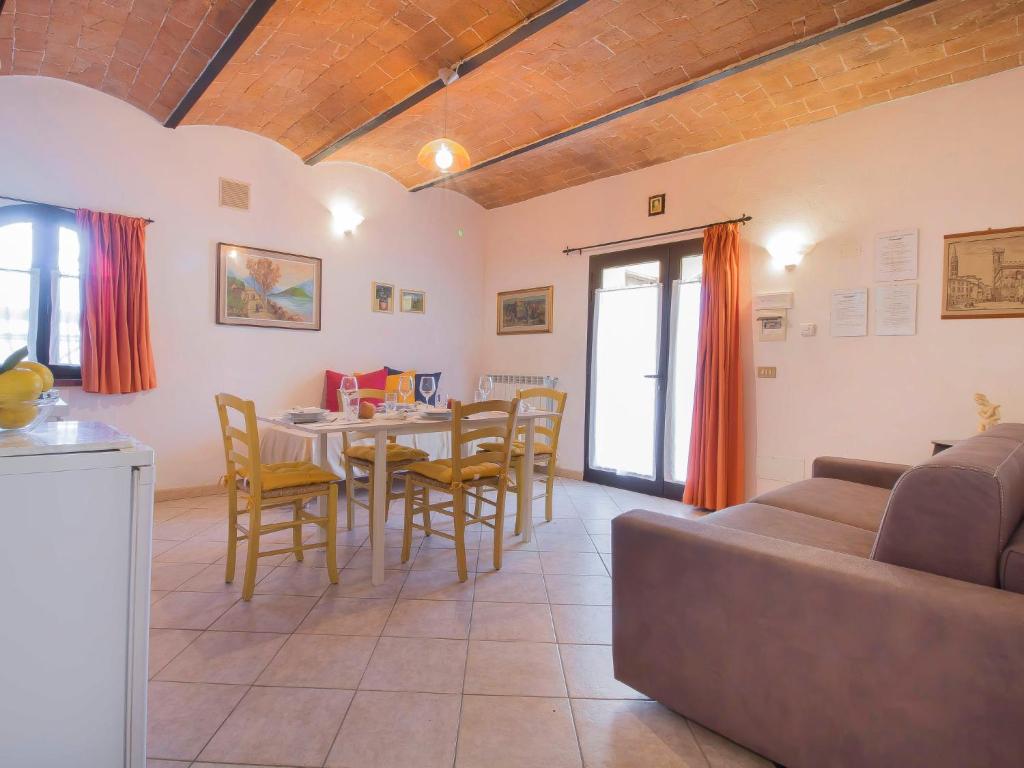 Część wypoczynkowa w obiekcie Apartment Il Secondo-1 by Interhome