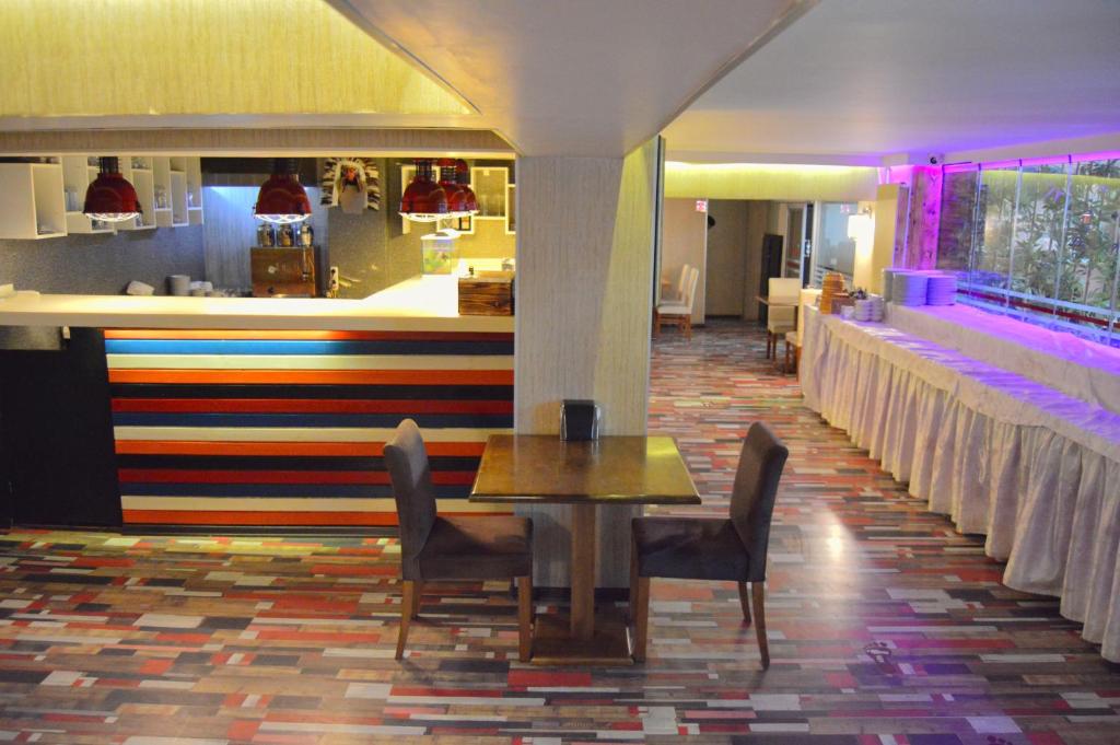 The lounge or bar area at Comfort Downtown Istanbul
