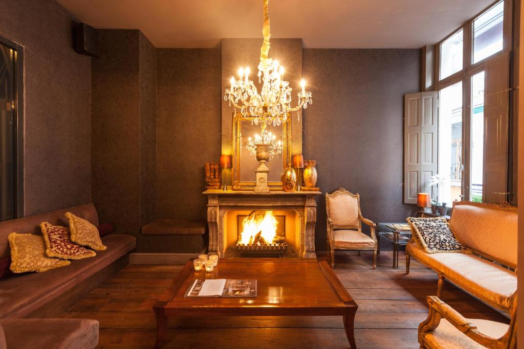 a living room filled with furniture and a fireplace at Hotel Diamonds and Pearls in Antwerp