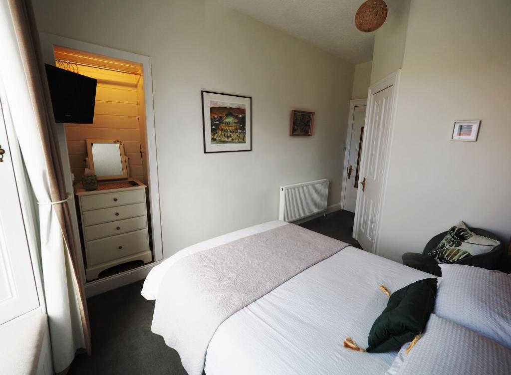 Postel nebo postele na pokoji v ubytování Cowrie Guest House