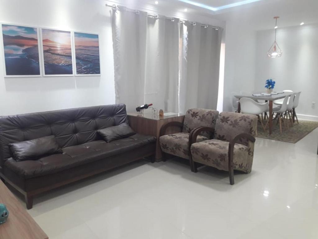  Apartamento 3 dorm a 100 metros da praia de Perequê em Porto Belo