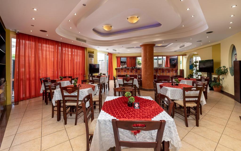 Restaurace v ubytování Marine Congo Hotel