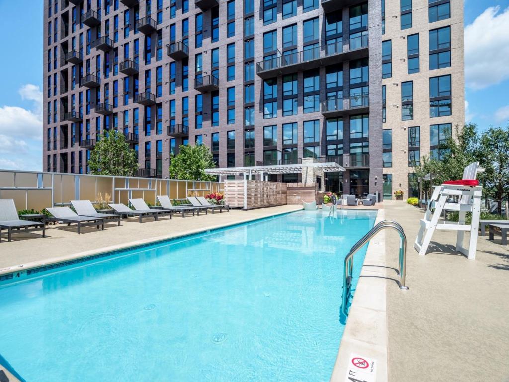 The swimming pool at or close to Global Luxury Suites at Reston Town Center