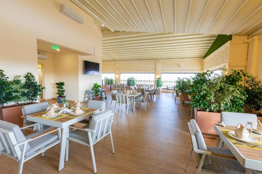 Restaurace v ubytování Remaj Hotel