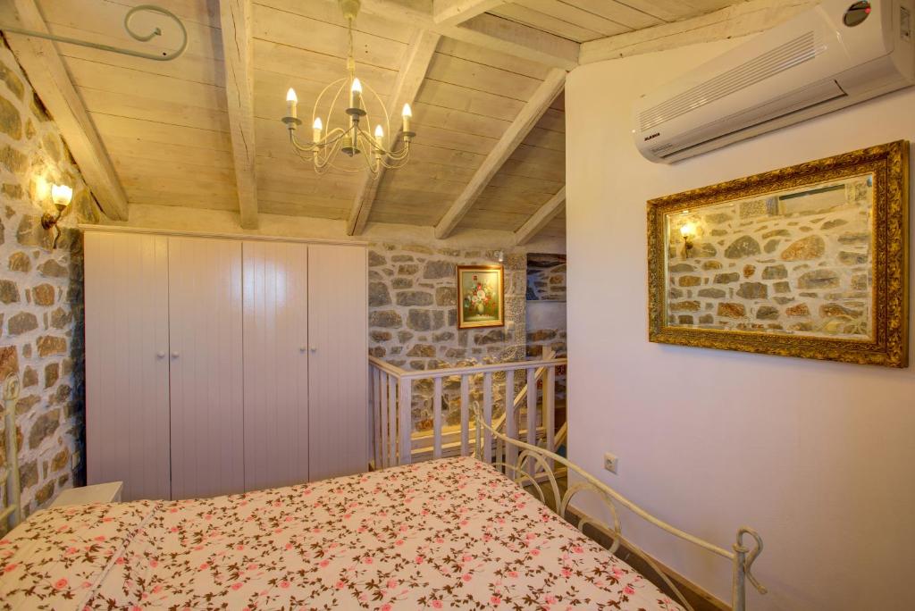 Postel nebo postele na pokoji v ubytování Mani Stone Towers