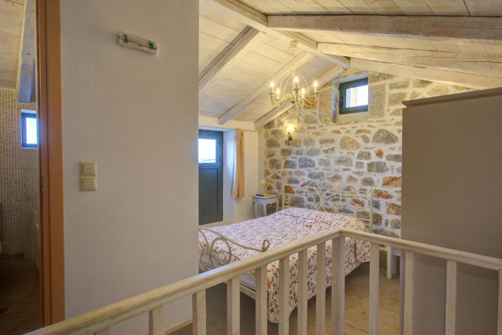 Postel nebo postele na pokoji v ubytování Mani Stone Towers