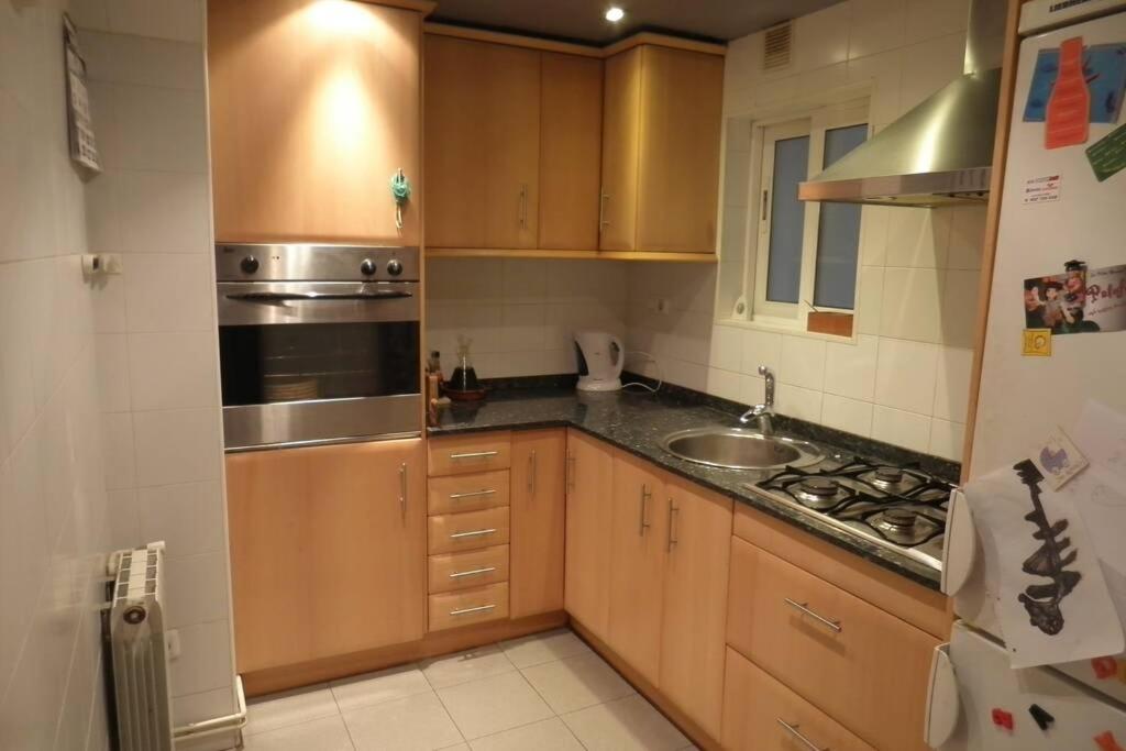 Cozy apartment with a terrace., Barcelona, Spain - Booking.com