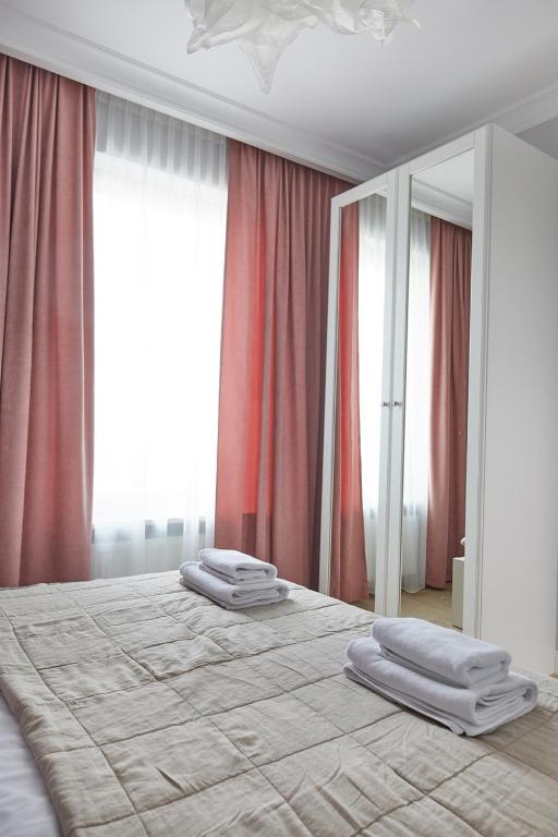 Posteľ alebo postele v izbe v ubytovaní Metro Imielin Apartments