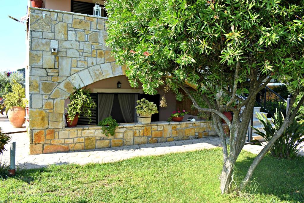 Zahrada ubytování Kakia 2 Bedroom Apartment
