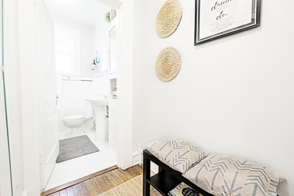 The 1920s Mainstay Studio Flat on Lower Greenville - Studio -appartement