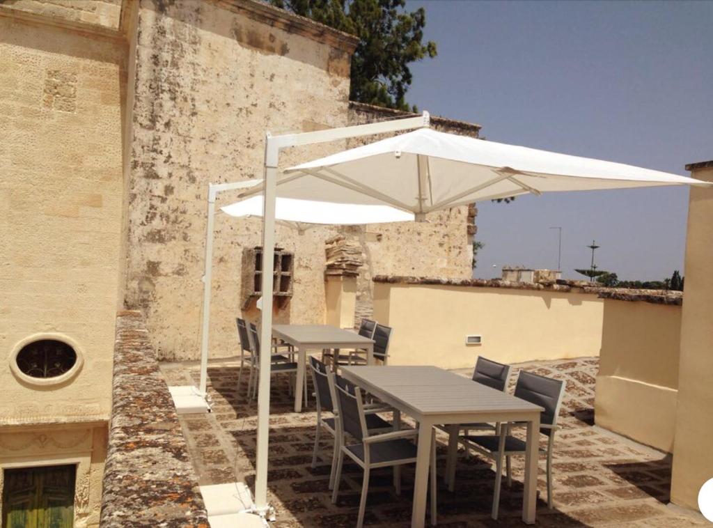 Balkón nebo terasa v ubytování Palazzo de Carlo e il parco dei 7 pozzi