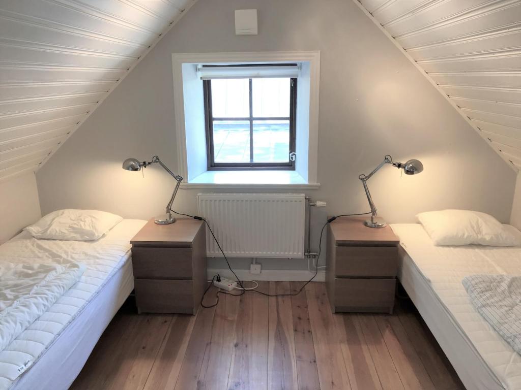 Postel nebo postele na pokoji v ubytování Fogelbergs TuB