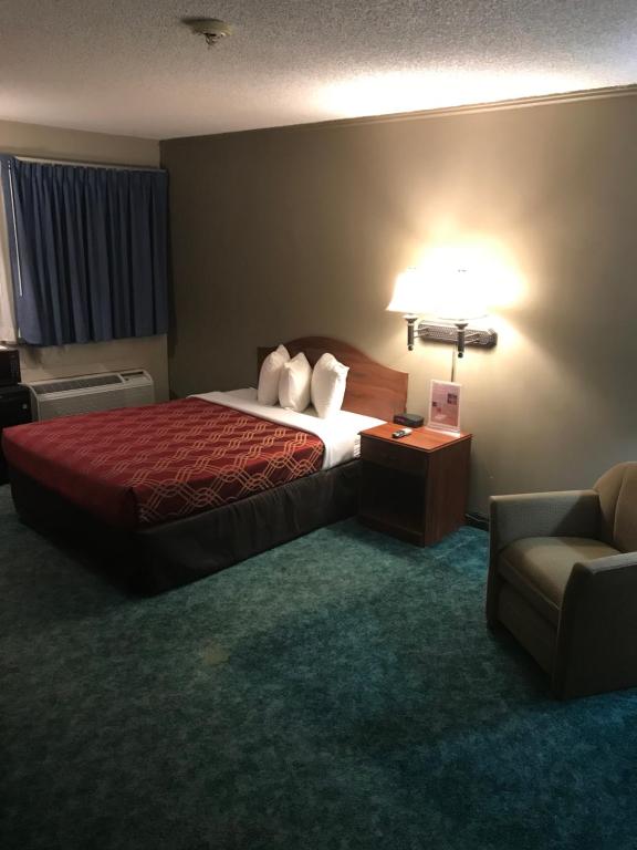 Econo Lodge Salina Scenic Route 89 & I-70 - Classic Queen Room - Non-Smoking