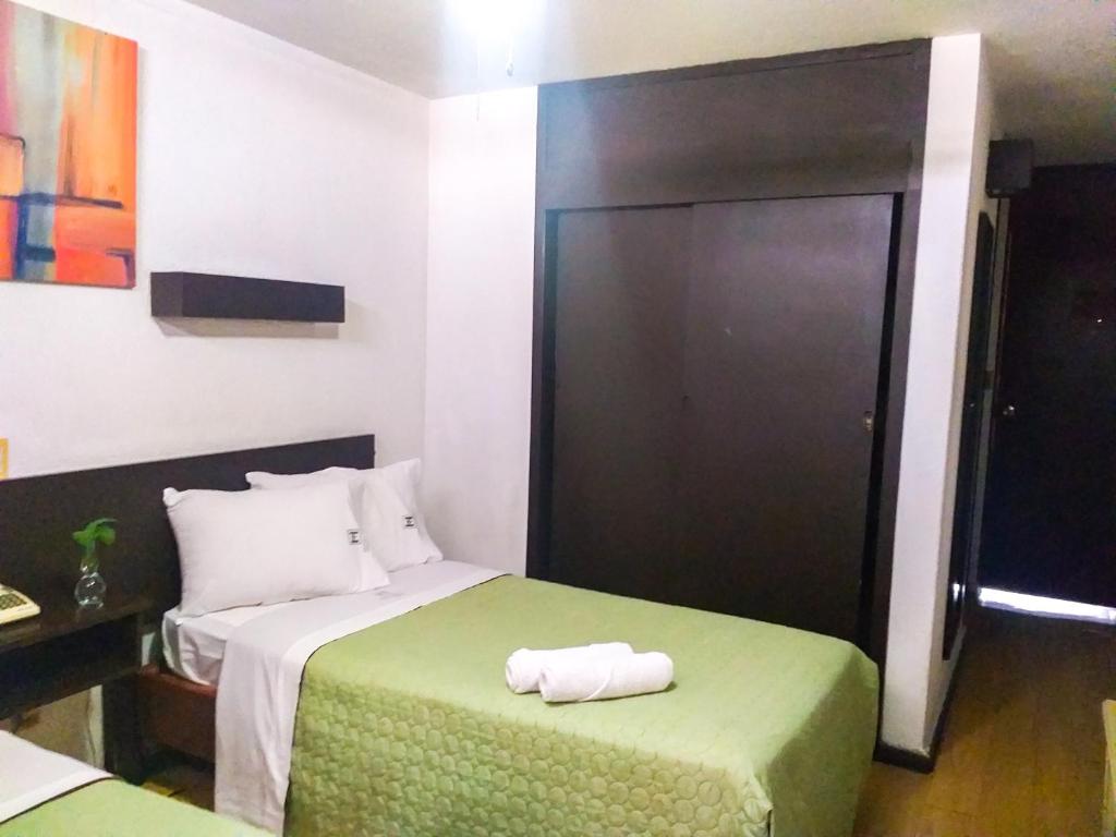 Postel nebo postele na pokoji v ubytování Hotel Trevi