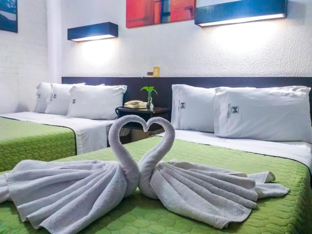 Postel nebo postele na pokoji v ubytování Hotel Trevi
