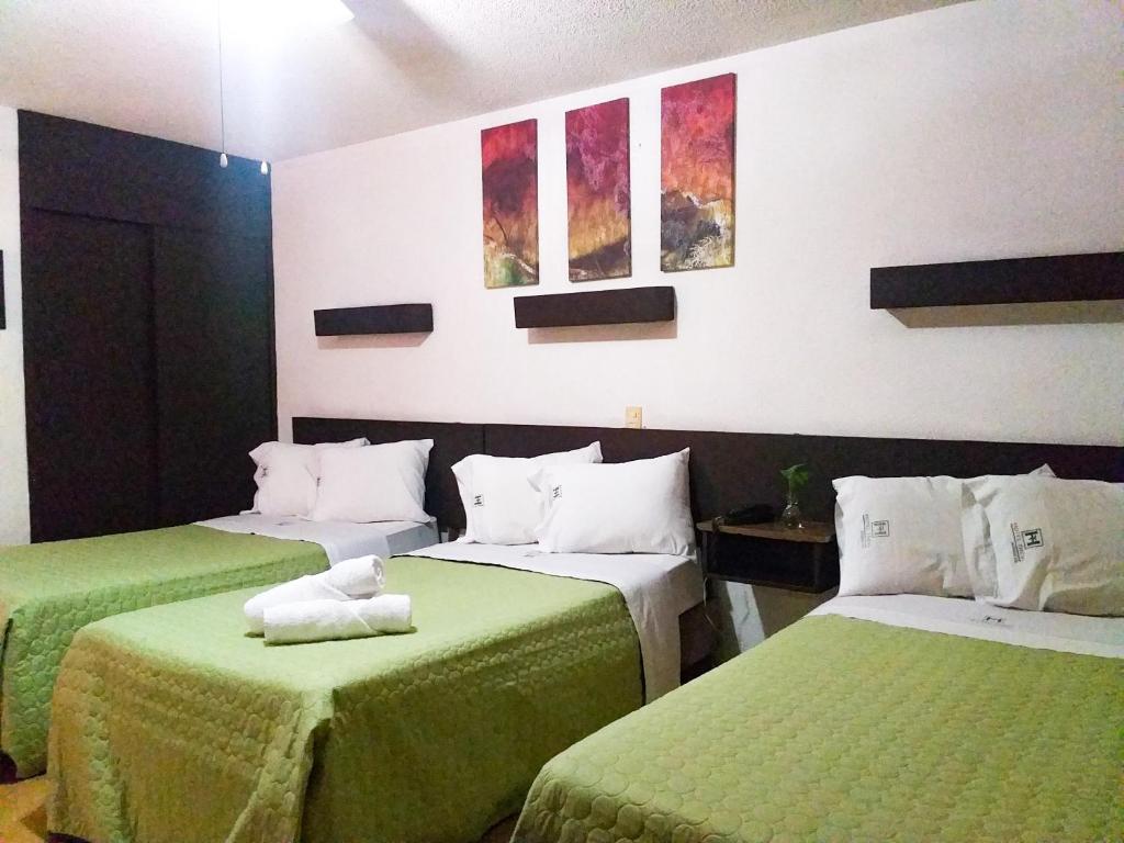 Postel nebo postele na pokoji v ubytování Hotel Trevi