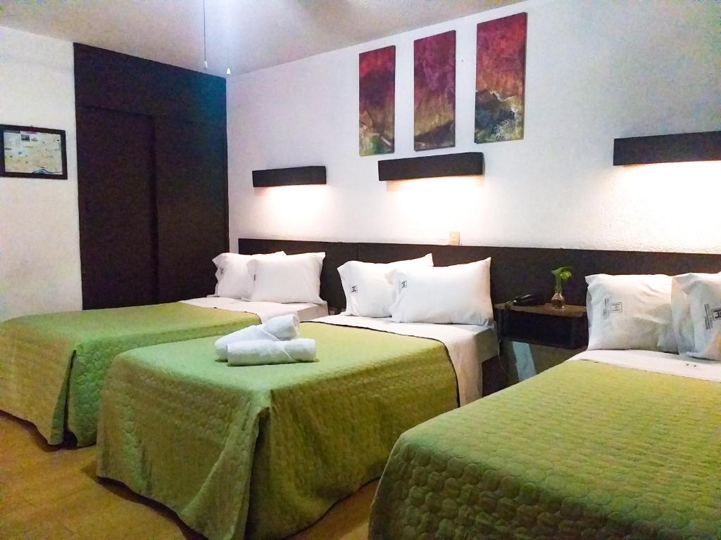 Postel nebo postele na pokoji v ubytování Hotel Trevi