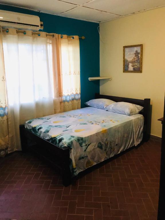 Vuode tai vuoteita majoituspaikassa BlueRock Hostal