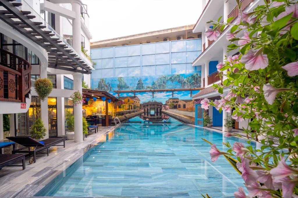 Piscine de l'établissement Thanh Binh Central Hotel ou située à proximité