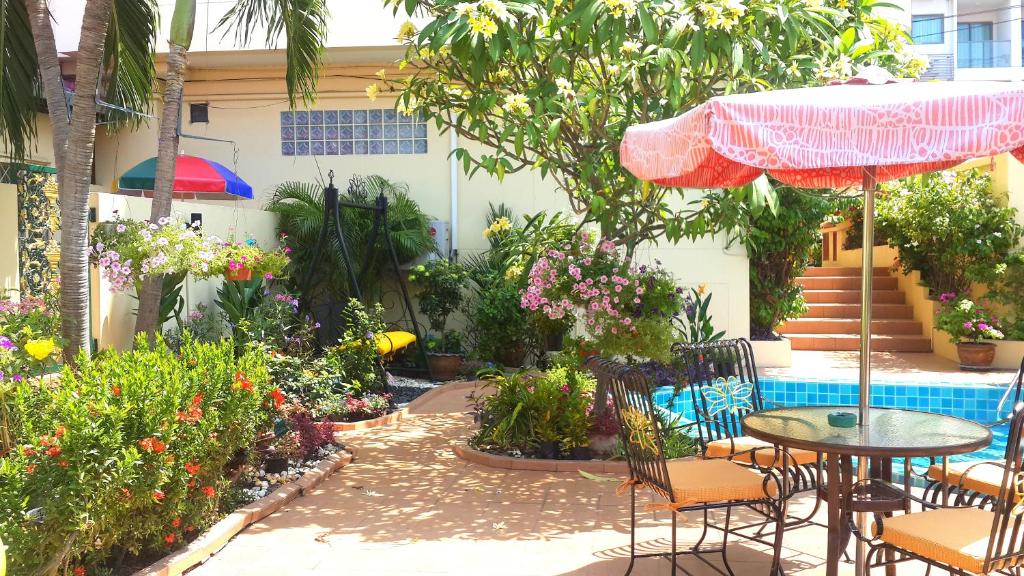 BUTTERFLY GARDEN BOUTIQUE RESIDENCE by Luxury View EX LG Apts and Villas, A Lifestyle Destination 1 to 3 bedroom units 110 to 190 sqmtr, 2 FULL Bathrooms, Rain shower, Complete kitchen, FREE Fast Fiber WIFI, 55\ - Resim 25