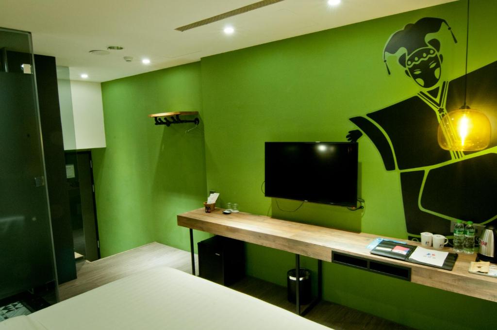 TV a/nebo společenská místnost v ubytování Huwei Hotel