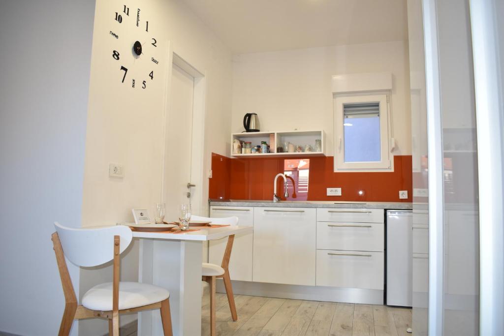 Kuchyňa alebo kuchynka v ubytovaní Room & 4 Studios - Modern Comfy Central - FREE Netflix