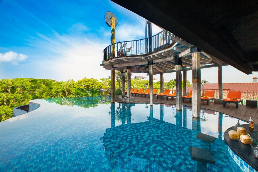 Swimmingpoolen hos eller tæt på Sun Island Hotel & Spa Legian