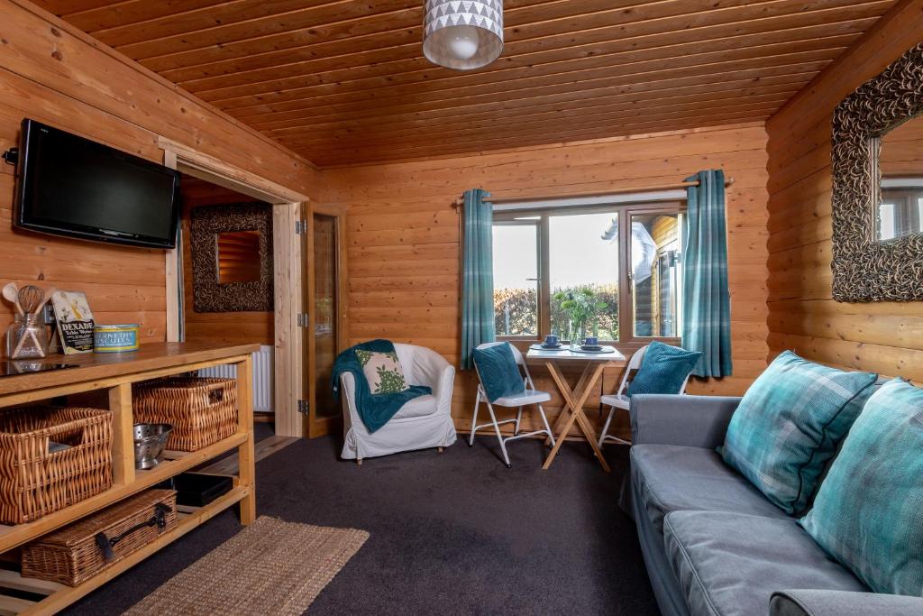 Posezení v ubytování Redlands Country Lodge Apartments with Hot Tubs