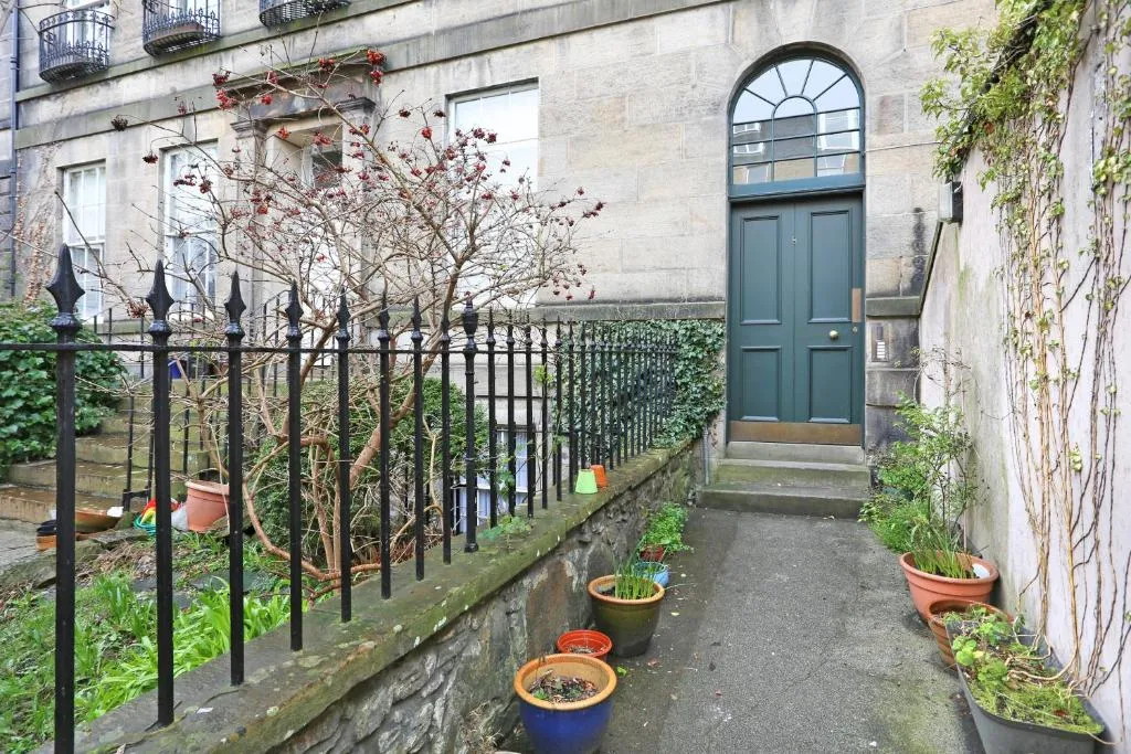 ALTIDO 3 Bed Georgian flat in the heart of Stockbridge, Edinburgh, Marea Britanie