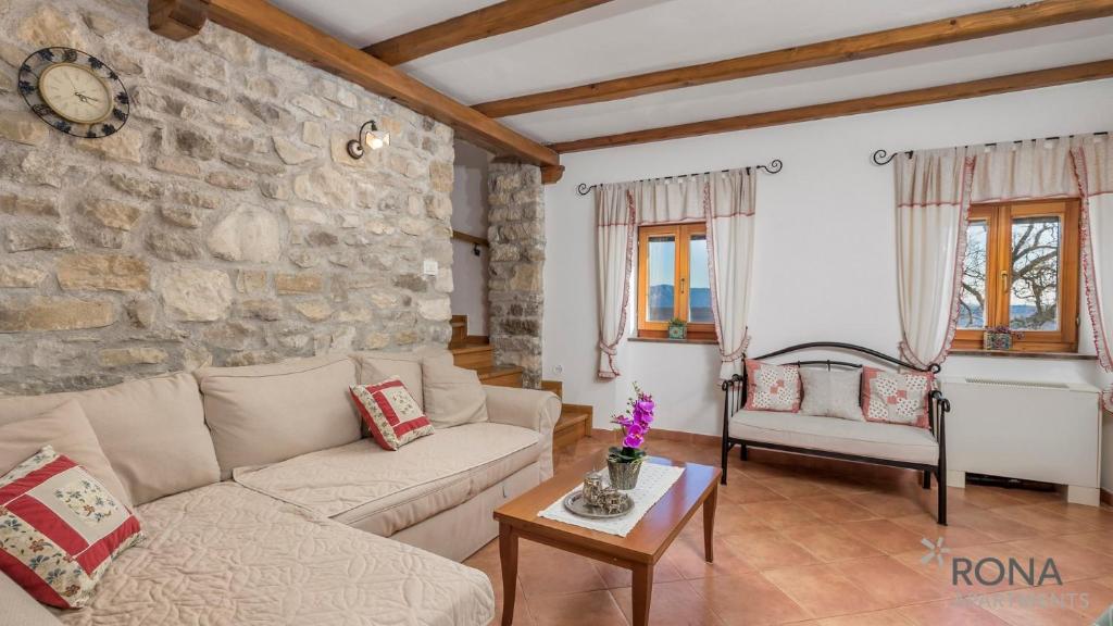 Posezení v ubytování Rona stone house apartments Janja