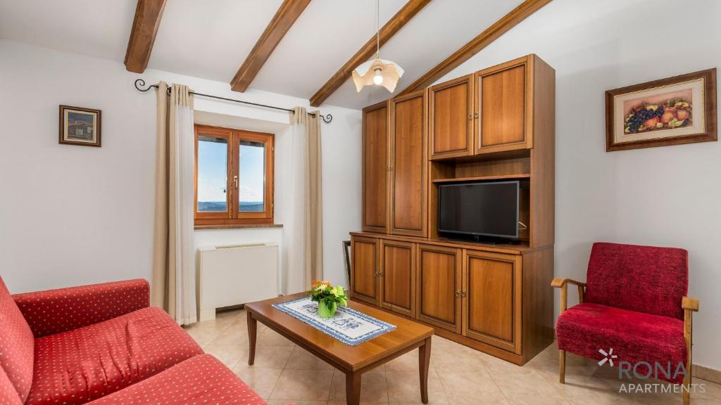 TV a/nebo společenská místnost v ubytování Rona stone house apartments Janja