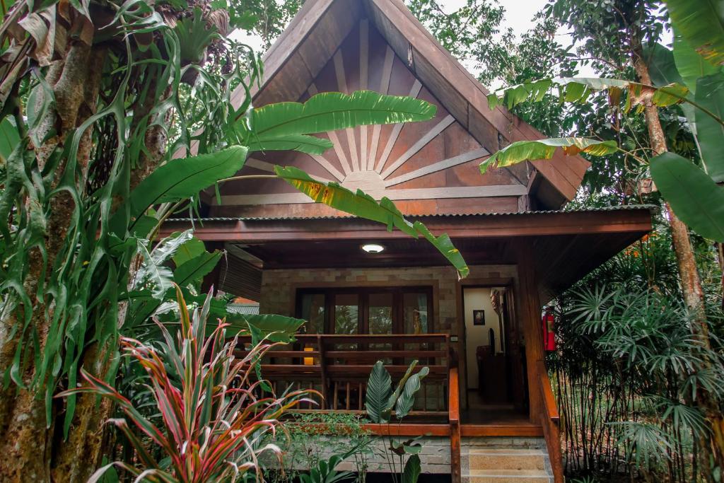 The Vatika Resort and Spa外面的花园