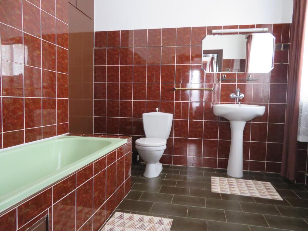 Koupelna v ubytování Hotel Lux