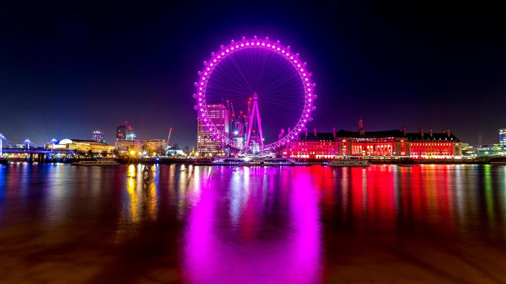 a large ferris wheel lit up at night at Leman House in London