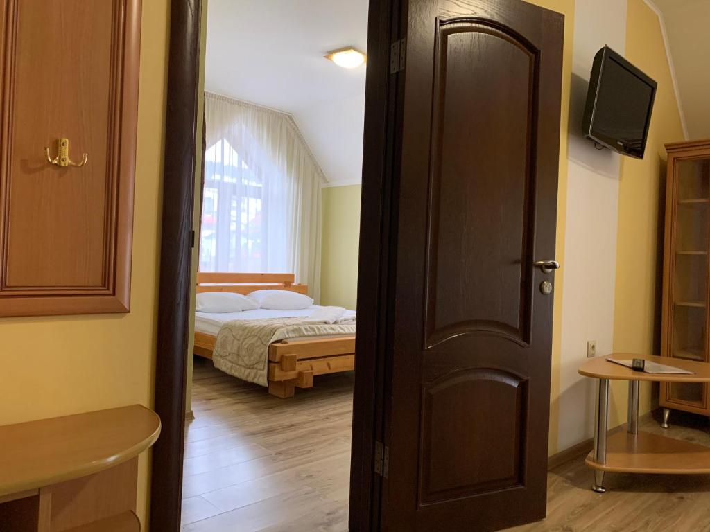 Postel nebo postele na pokoji v ubytování Hotel Kalyna
