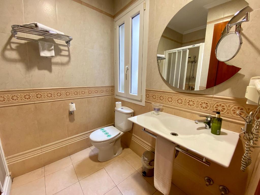 Hostal Bonavista - Twin Room With Bathroom