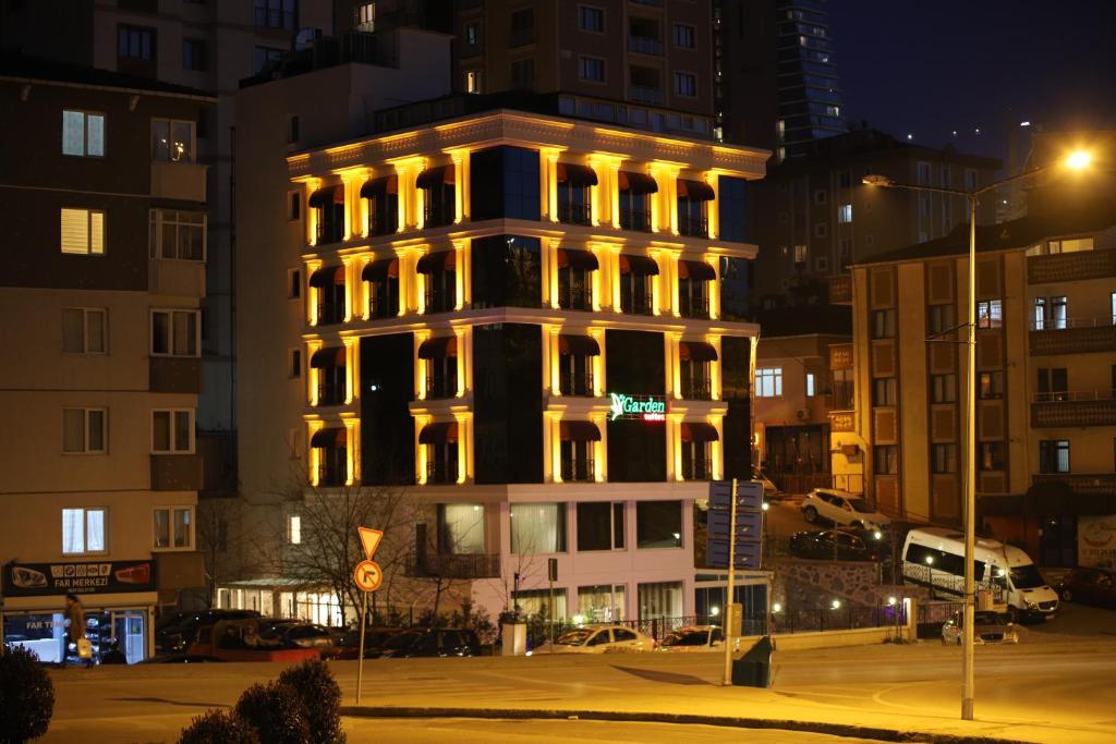 un edificio iluminado en una ciudad por la noche en MY GARDEN SUITES, en Estambul