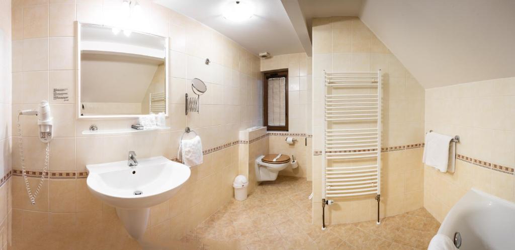 Koupelna v ubytování Wellness Hotel Gondola