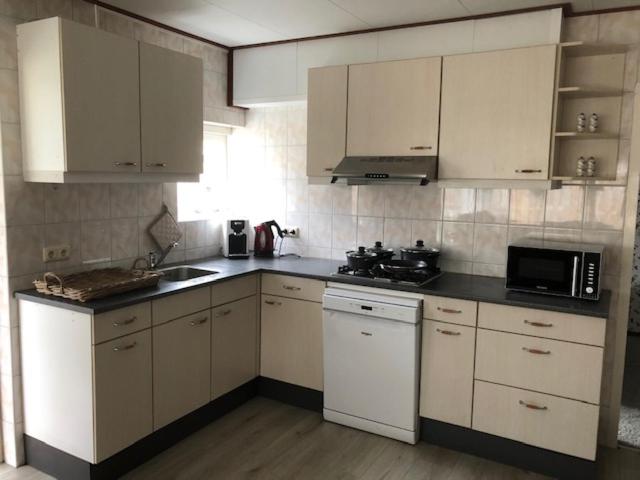 Onder de Walnoot - Three-Bedroom House