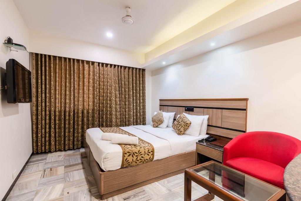 Postel nebo postele na pokoji v ubytování Hotel Avon Ruby Dadar