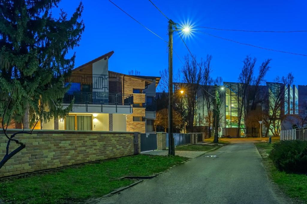 Budova, kde se aparthotel nachází